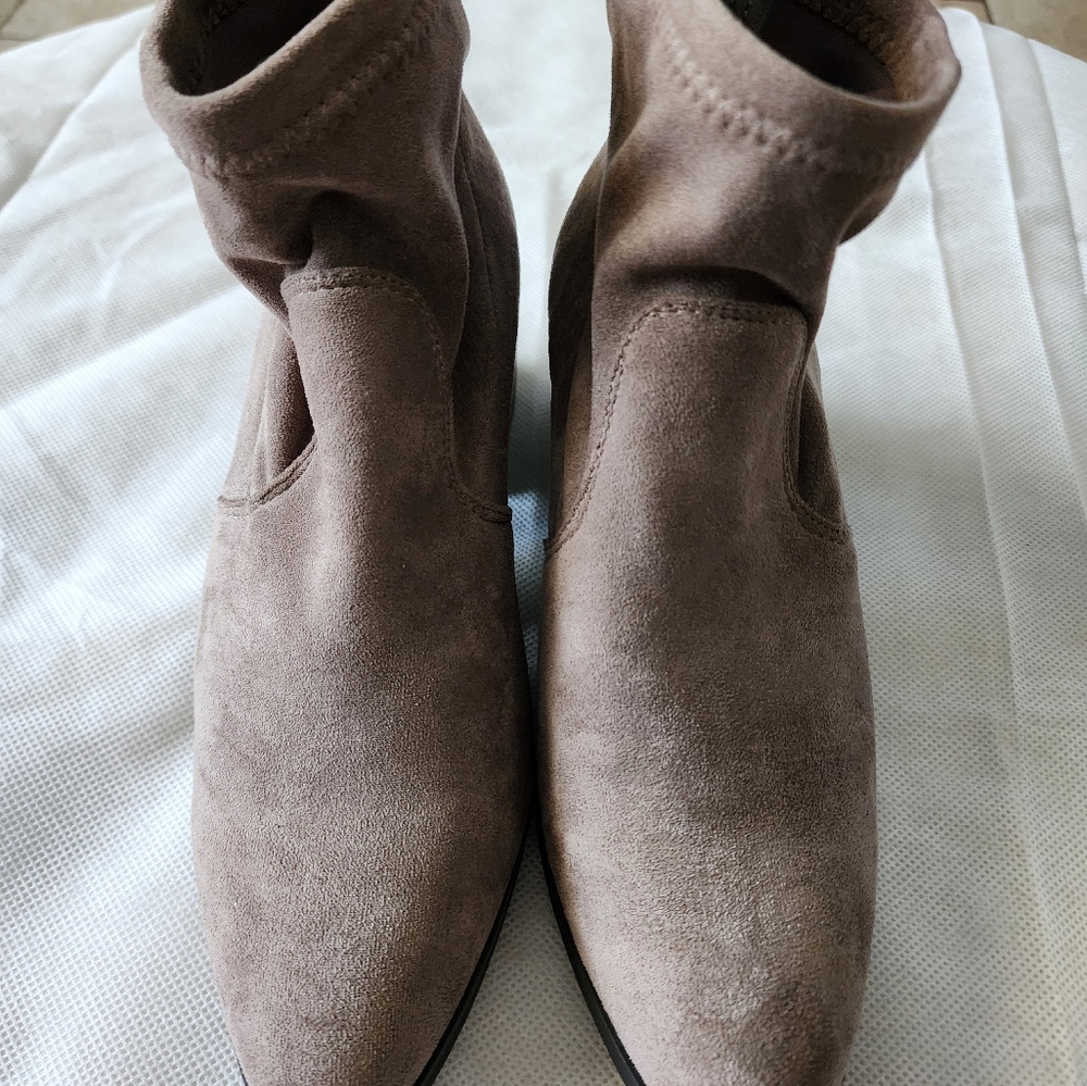 Forever 21 7.5M Taupe Ankle Boots Booties Soft Chamois Microfiber 2” Chunk Heel